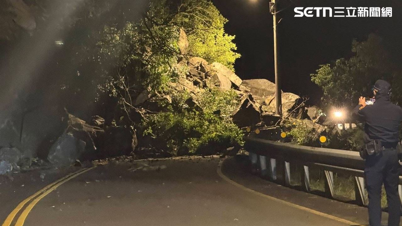 快訊／新北烏來驚傳嚴重坍方！巨石阻斷台九甲線去路…雙向無法通行