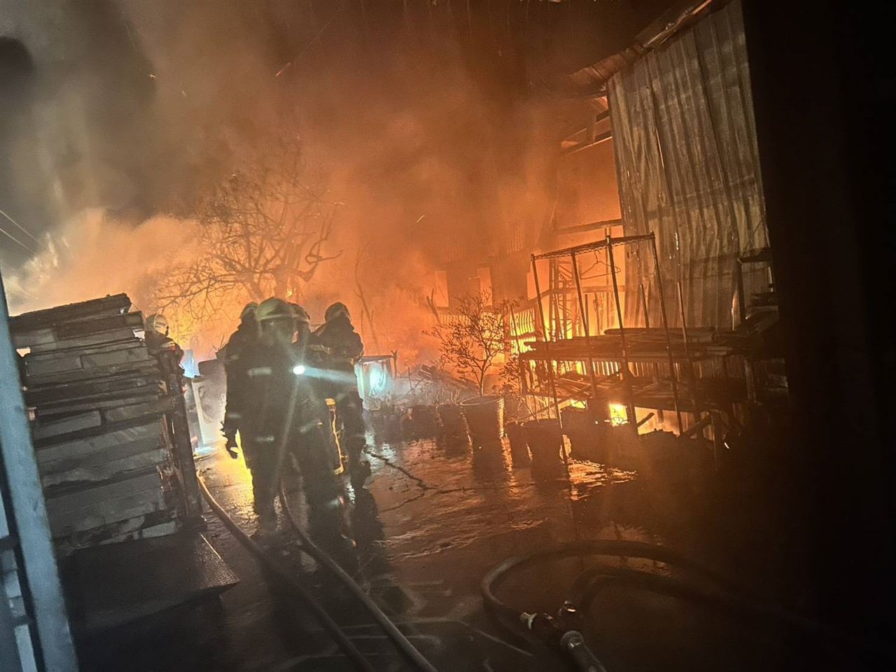 快訊／除夕夜傳驚悚大火！彰化某製鞋工廠狂噴火舌　全面燃燒畫面曝光