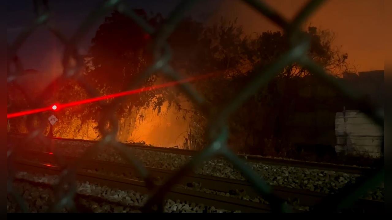 最新／彰化製鞋廠除夕夜祝融　濃煙竄天畫面曝光