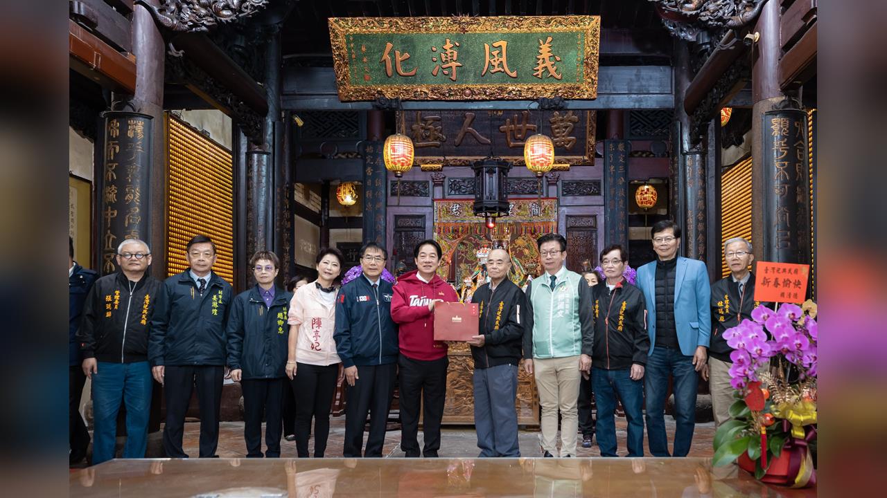 台南武廟主委嘔吐噴濺到賴總統　黃偉哲：上前關心恐阻礙搶救動線