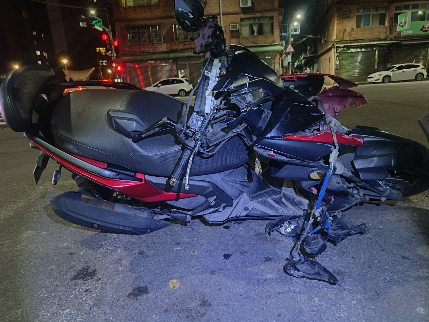 新北悲見寒夜噩耗！男騎士遭違規迴轉車撞死