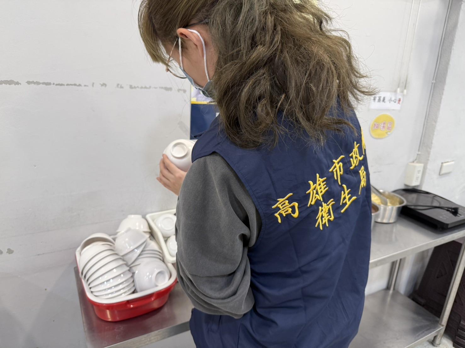 高雄鹽埕「鴨肉珍」飯中驚見玻璃！業者認了最重罰2億