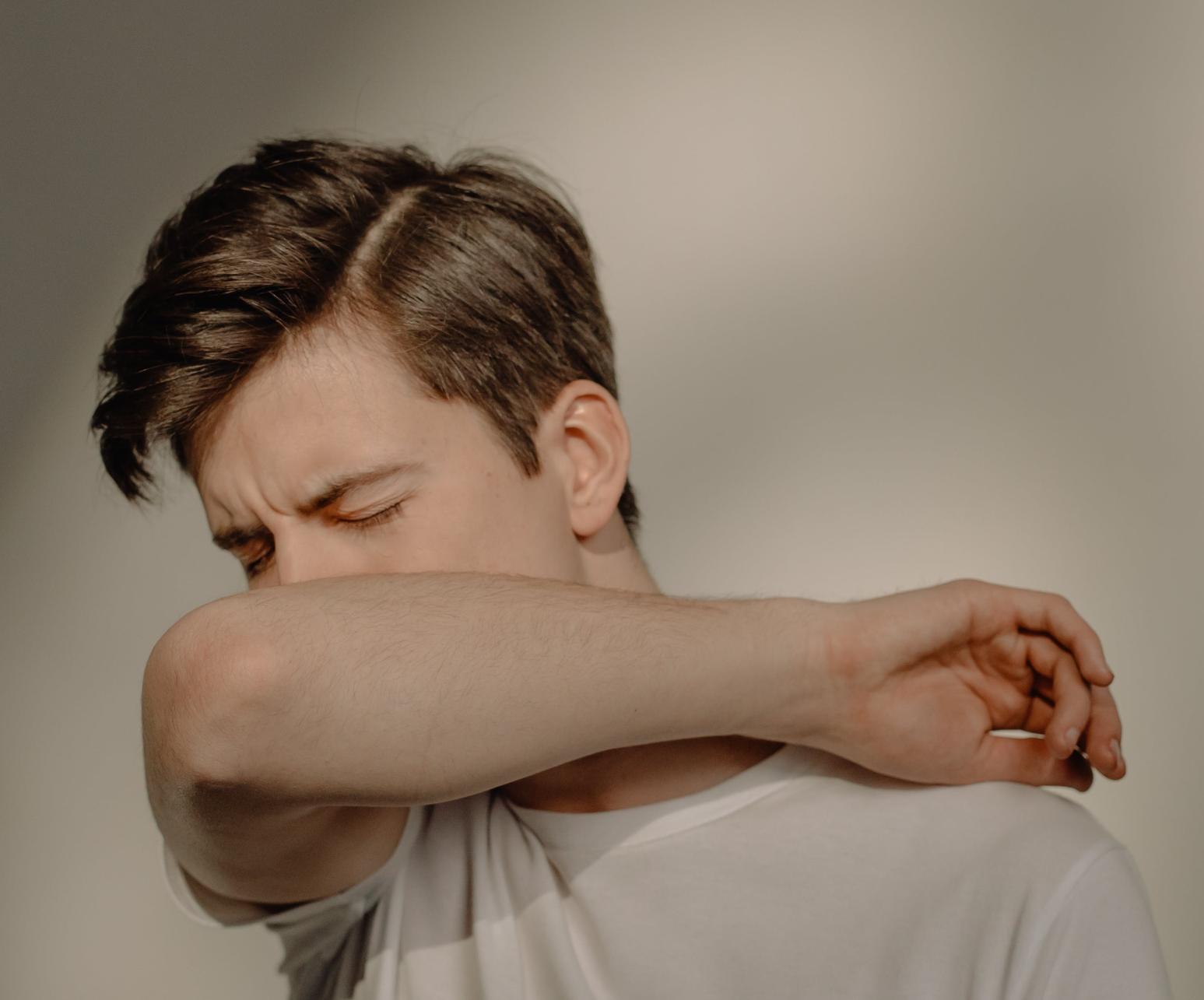 早上第一口痰呈紅色速就醫　黃綠色為免疫打仗的「戰場痕跡」