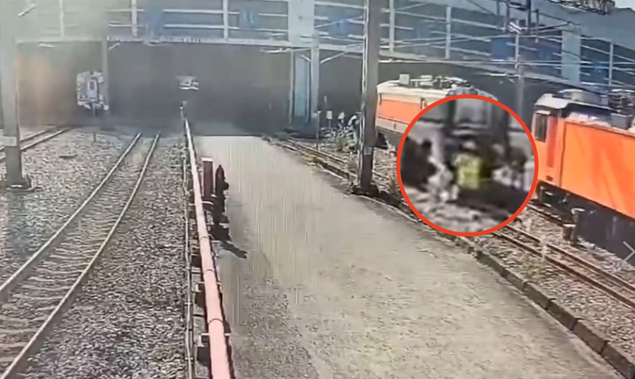 專心工作沒發現！台鐵調車員被2車廂「夾擊」消失　驚險畫面曝光