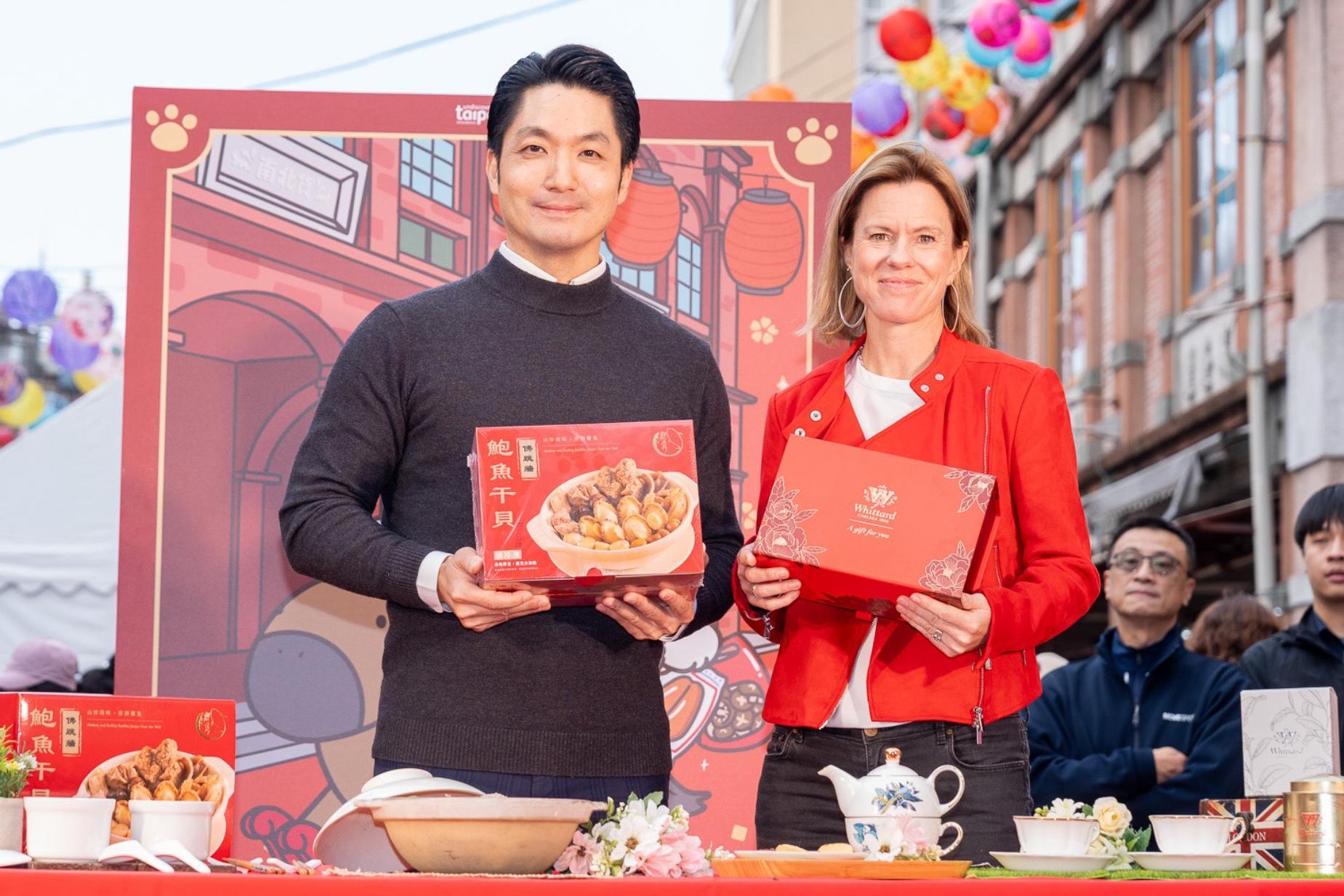 英國在台辦事處代表逛迪化街　獲市長蔣...