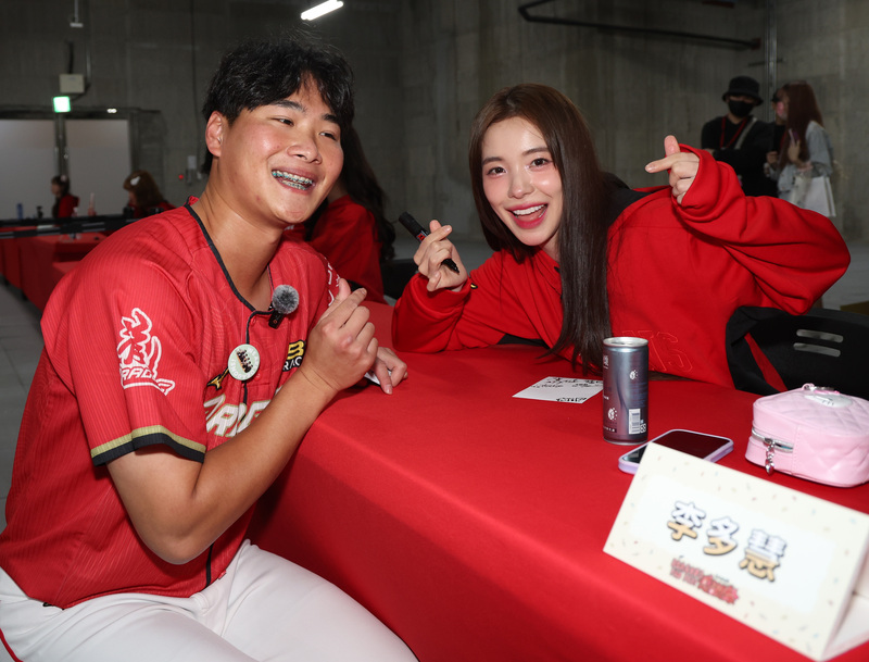 味全龍感謝祭　小龍女亮相簽名會（2）...