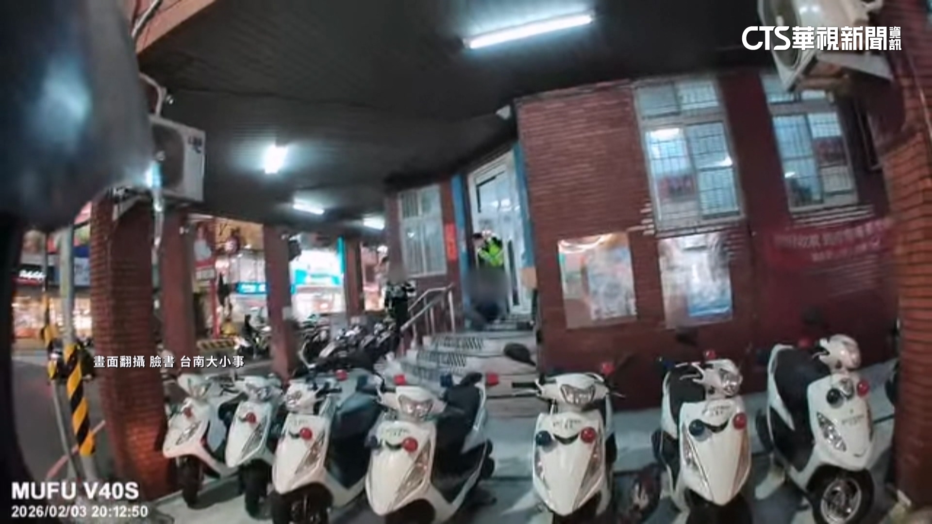 男持利器隨機攻擊　警局前遭壓制！　2...