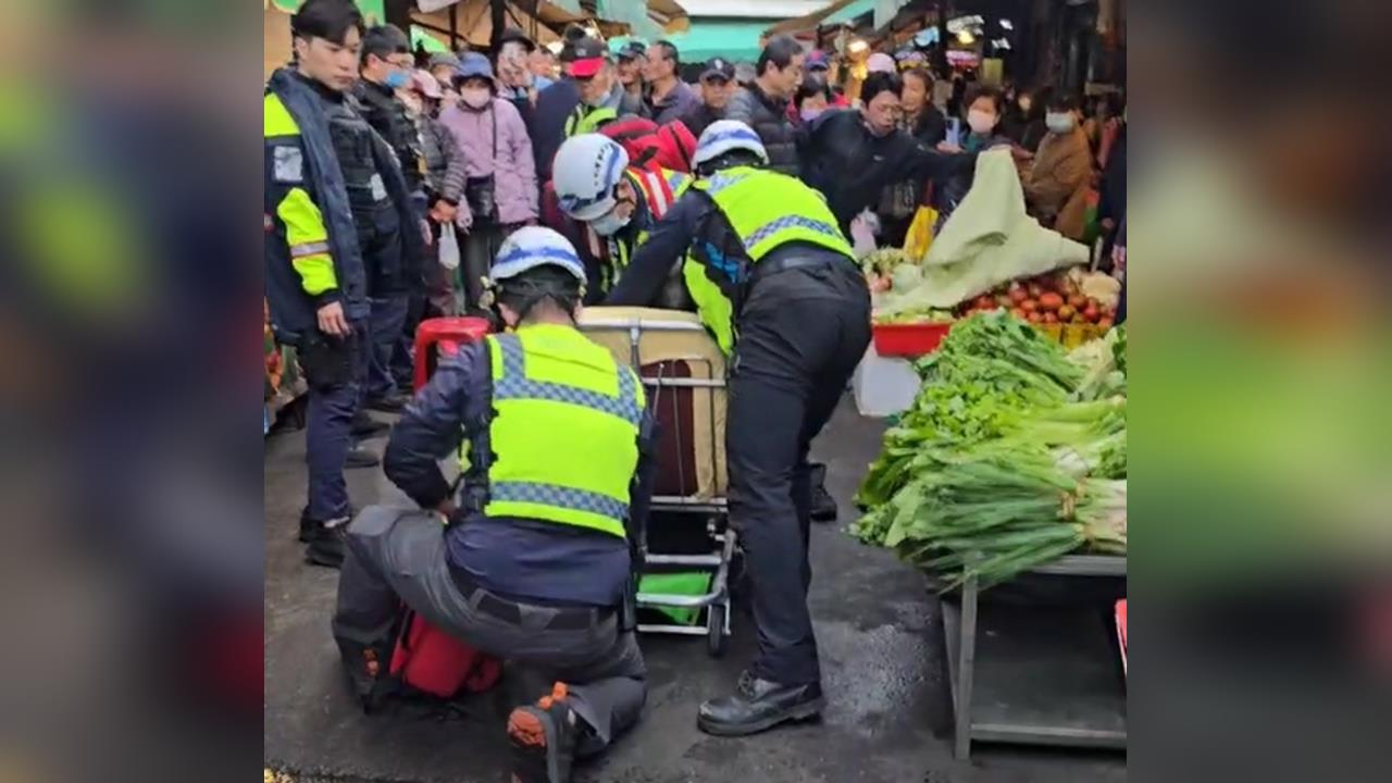 苗栗男子持刀襲警遭開槍！波及路人釀3...