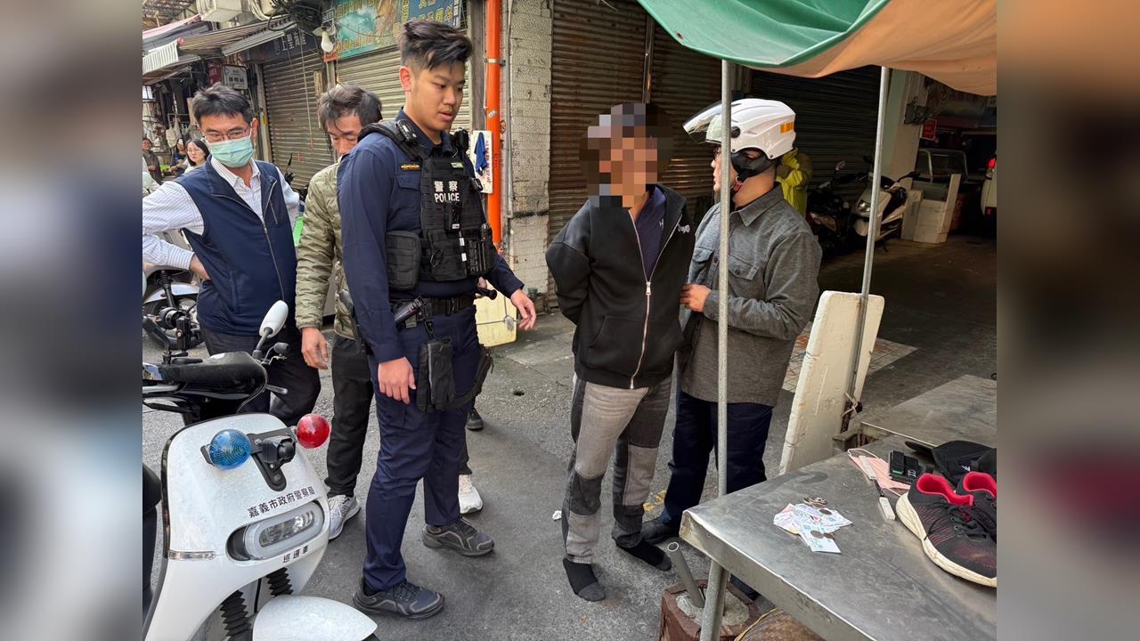 嘉義東市場銀樓搶案! 民眾合力圍堵制伏搶匪