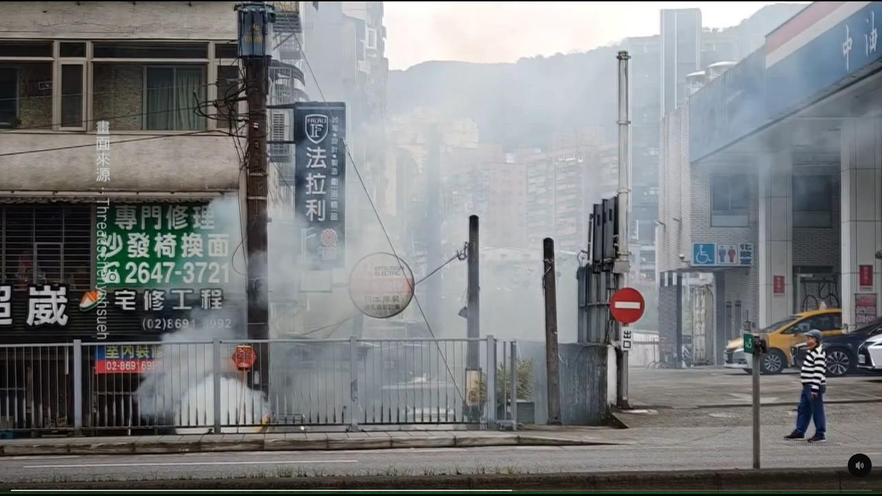 太危險！228開工吉日 店家加油站旁放炮"冒火光竄煙"