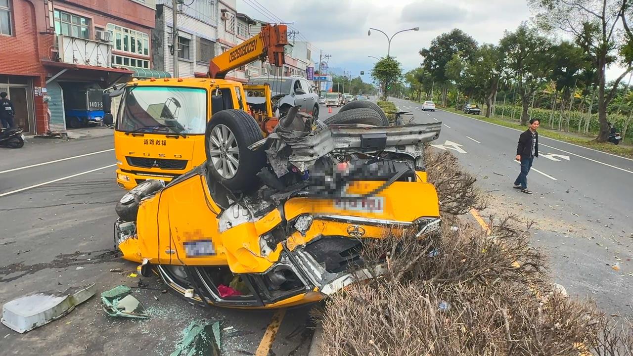 開到睡著？花蓮台9線「保時捷凱燕」撞翻計程車釀3傷　誇張畫面曝光