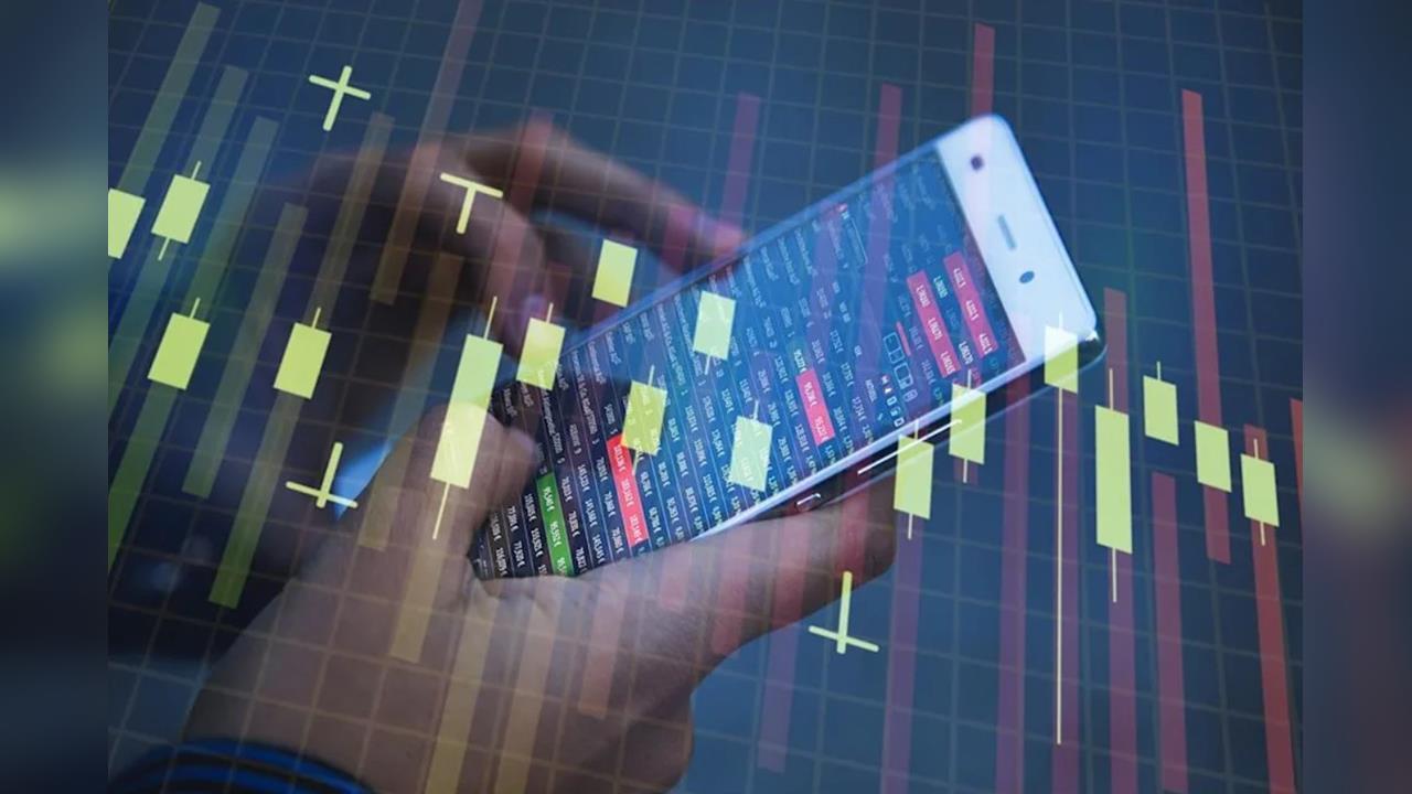 輝達亮眼財報無用「跌逾5％」！美股普遍收跌　費半重挫逾3％