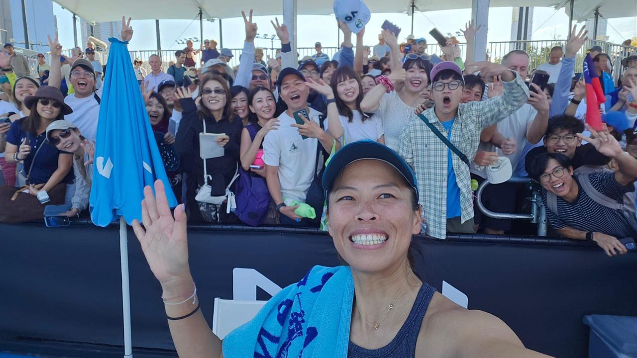 台灣一姊「百搭天后」謝淑薇直落二贏球！睽違6年闖杜哈女網賽4強