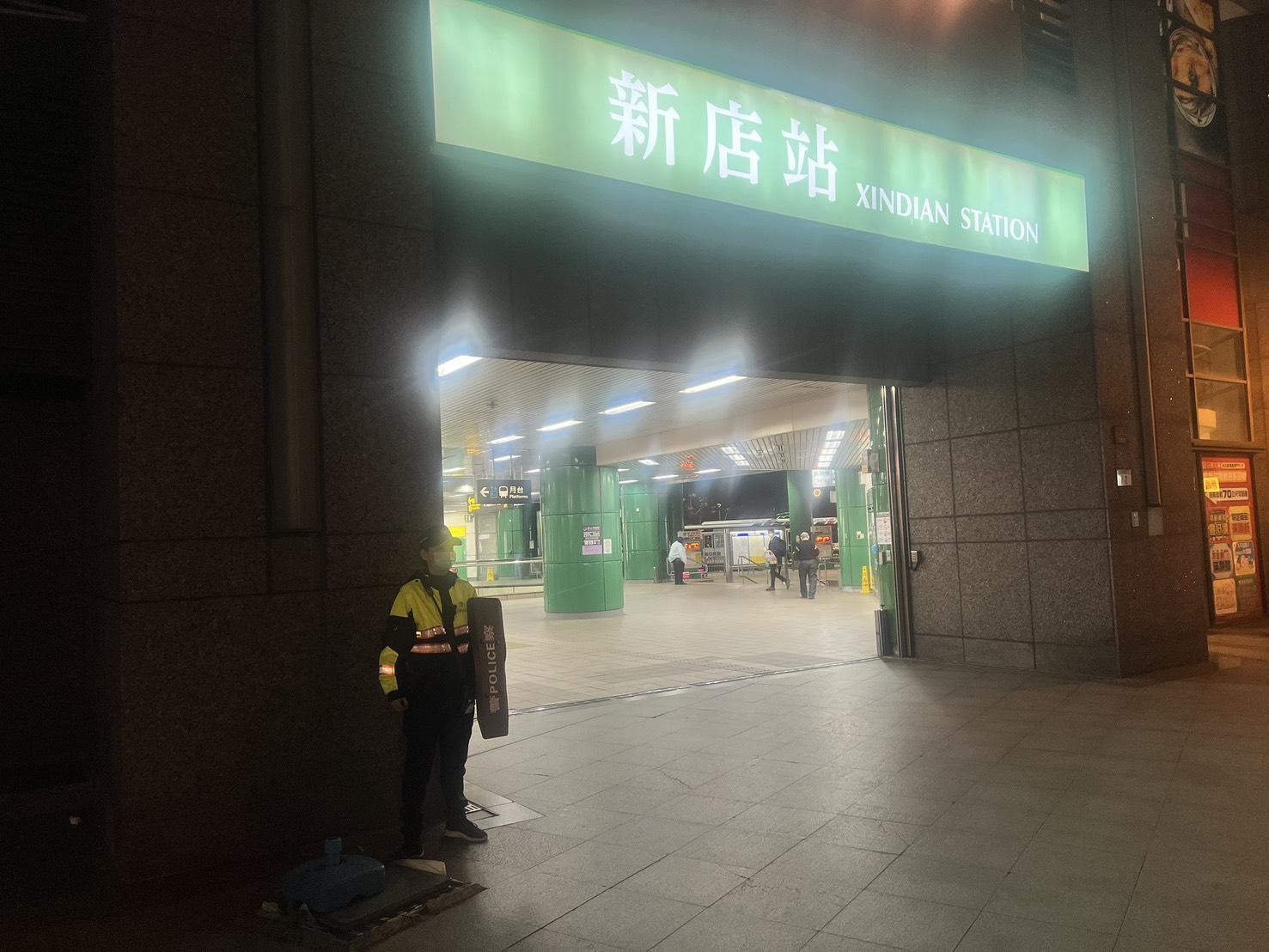 夜裡驚魂！爆新店站有人持刀「警撲空」　婦人誣告罪送辦