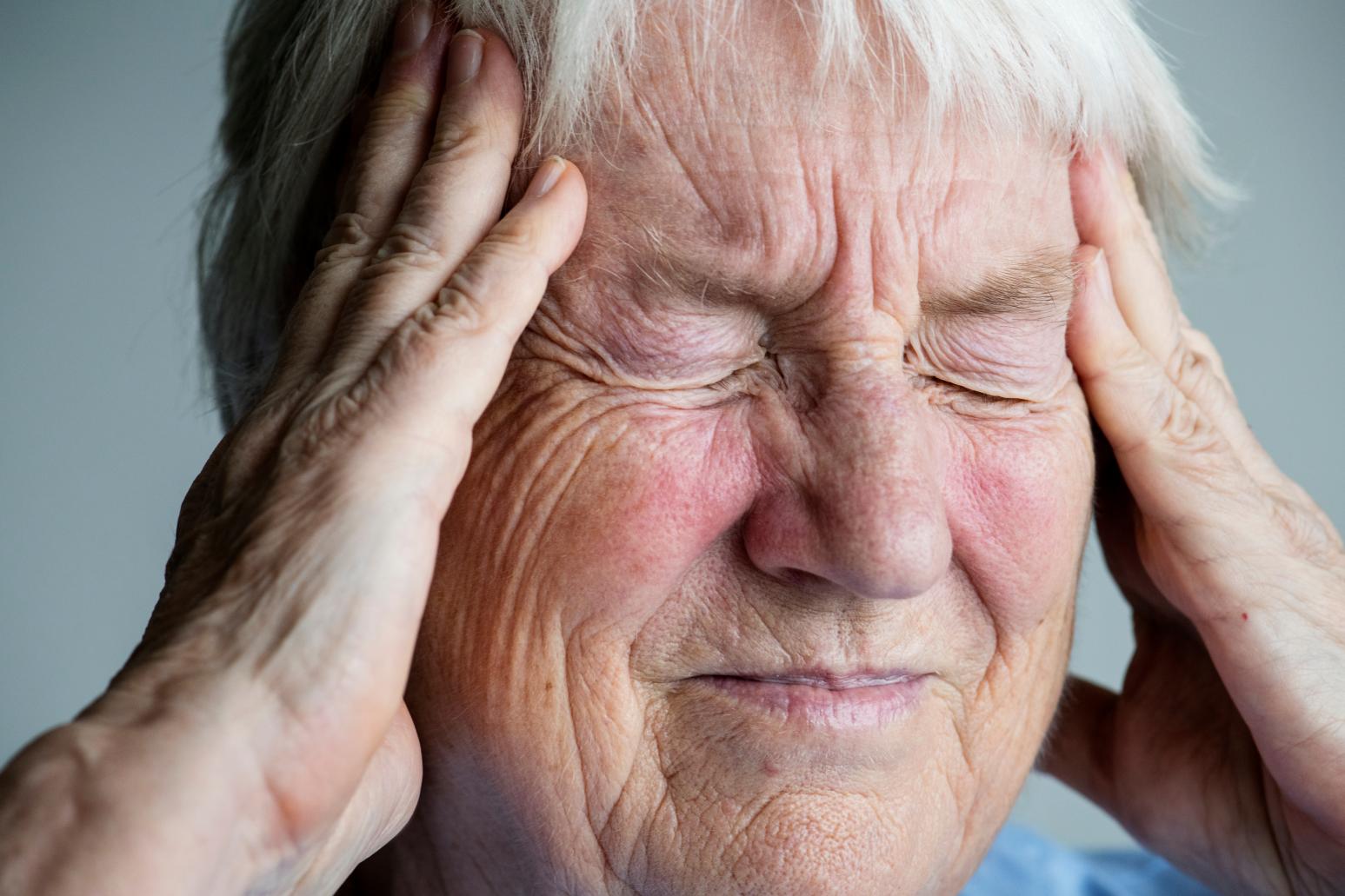 血壓失控→憂鬱→失智！醫學期刊曝阿茲海默症進程路徑