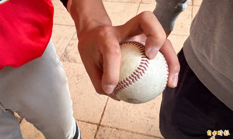 黑豹旗》東體甩開興大附農糾纏挺進8強 全靠1號左投「中指魔球」