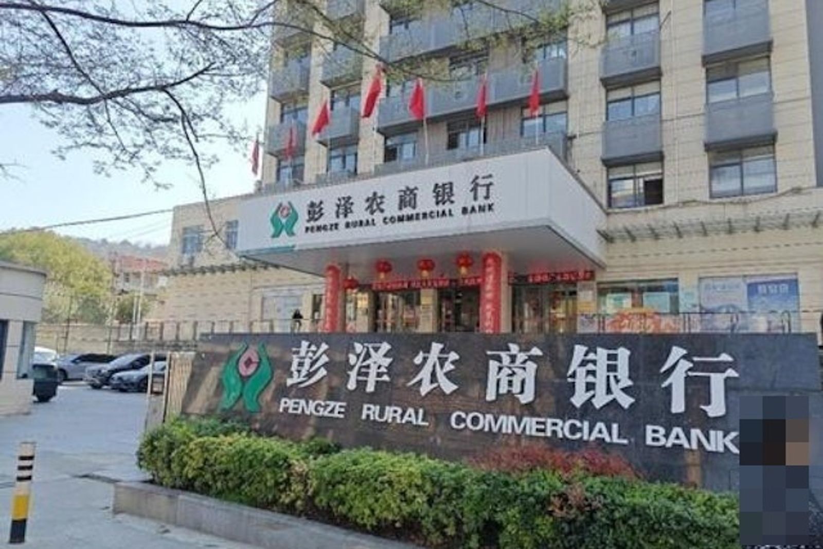 他欲領亡父15萬存款辦後事　心痛遭行員拒絕：要證明「我爸是我爸」