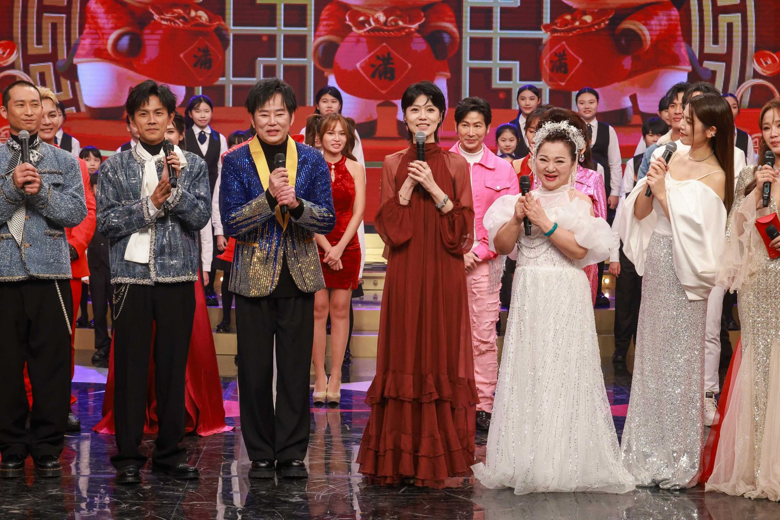 用天籟撫慰人心！曹雅雯與 30 位孩童同台　除夕夜向全台醫護警消致謝