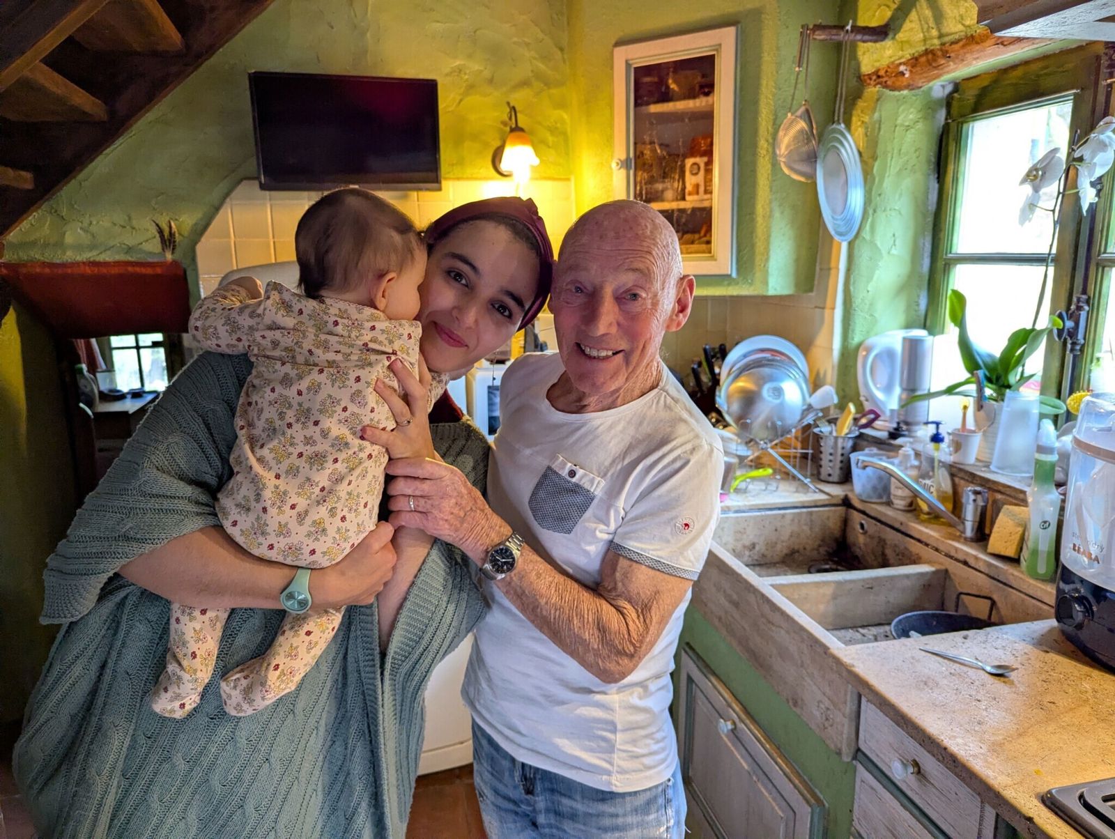 超狂老來得女！91歲翁「娶小52歲妻再當爸」長女已經60歲…姐妹相差一甲子