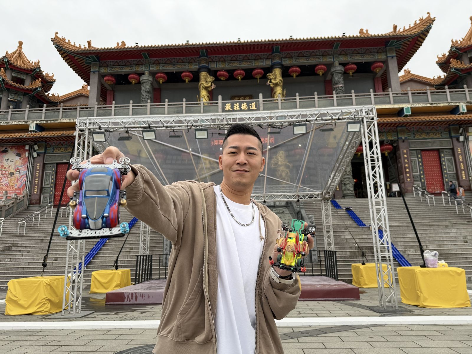 從回憶殺到出國比賽！草爺狂掃200輛四驅車　春節率隊「護國宮」開跑：這是台灣第一次