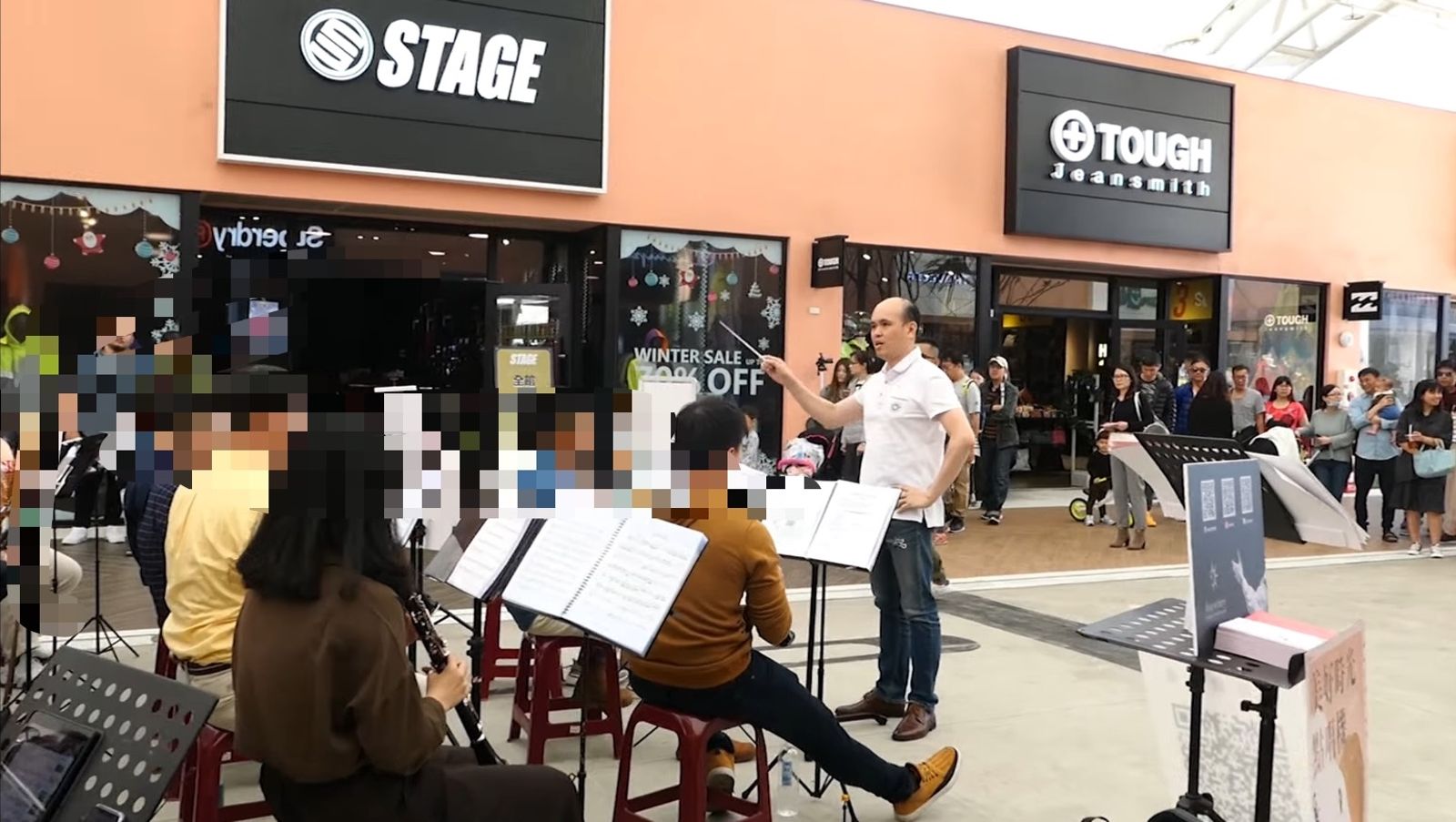 樂團指揮迫趴地1／知名管樂指揮要學生「像屍體趴地」　家長怒控不當體罰