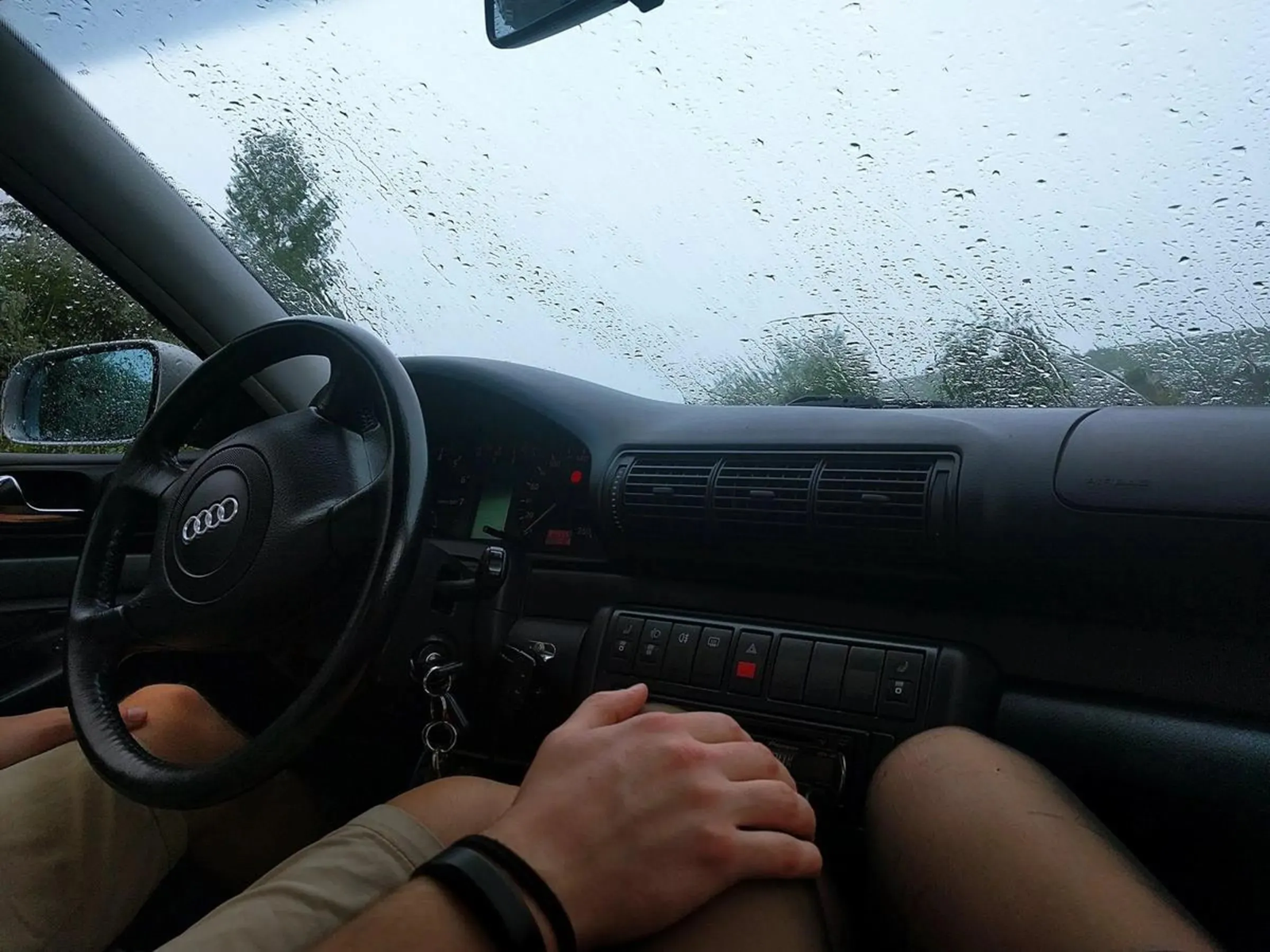 軍人網約嫩妹激愛　車震「吞吐」錄影留念代價慘重！對方家人氣炸報警