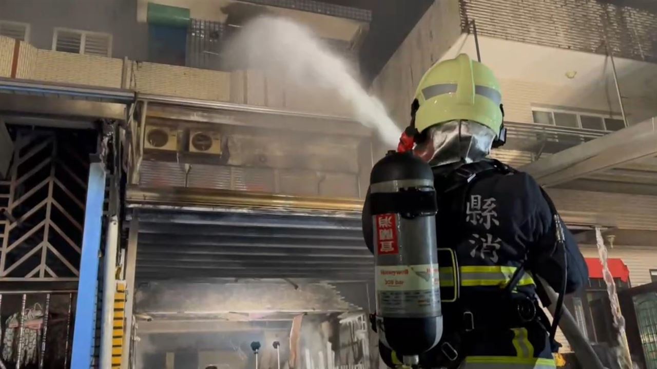 宜蘭民宅大火、烈焰狂竄！身障者受困OHCA送醫　鄰居：聽見爆炸聲響