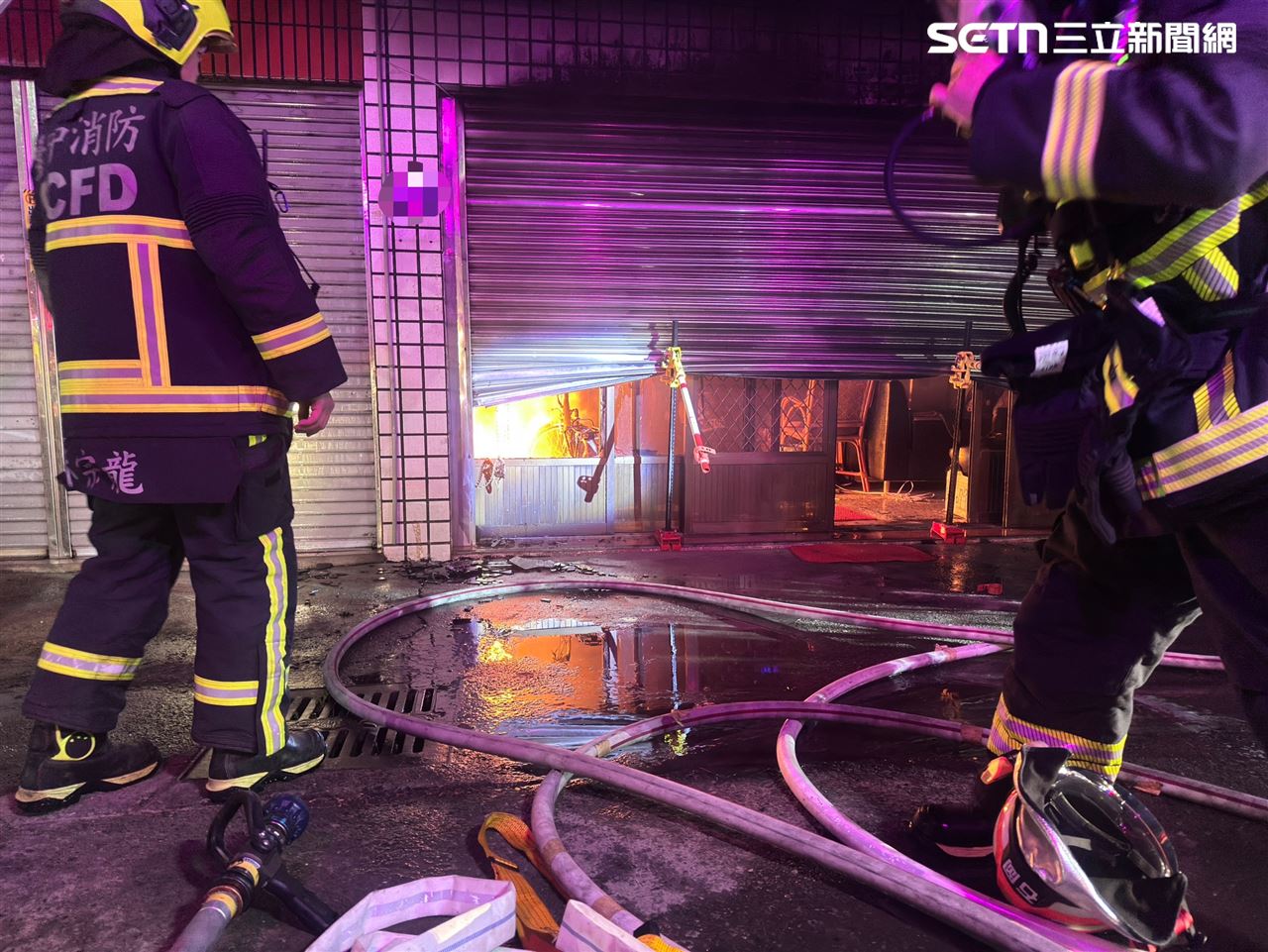 快訊／台中東勢暗夜火警！透天厝1樓起火「祖孫3人」受困…消防破門救援