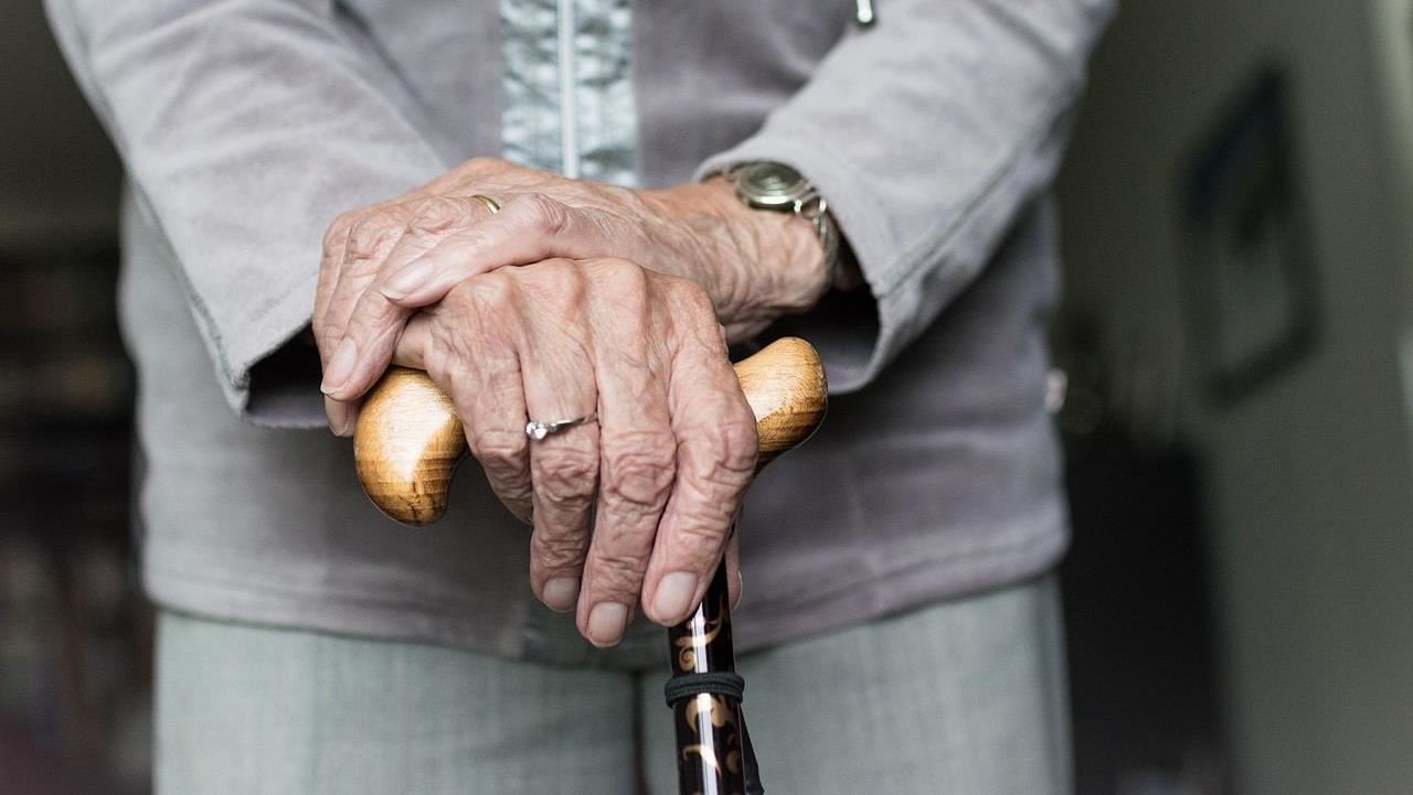 下樓梯太大聲慘了！專家揭「2動作」是肌少症警訊　不理恐害失能