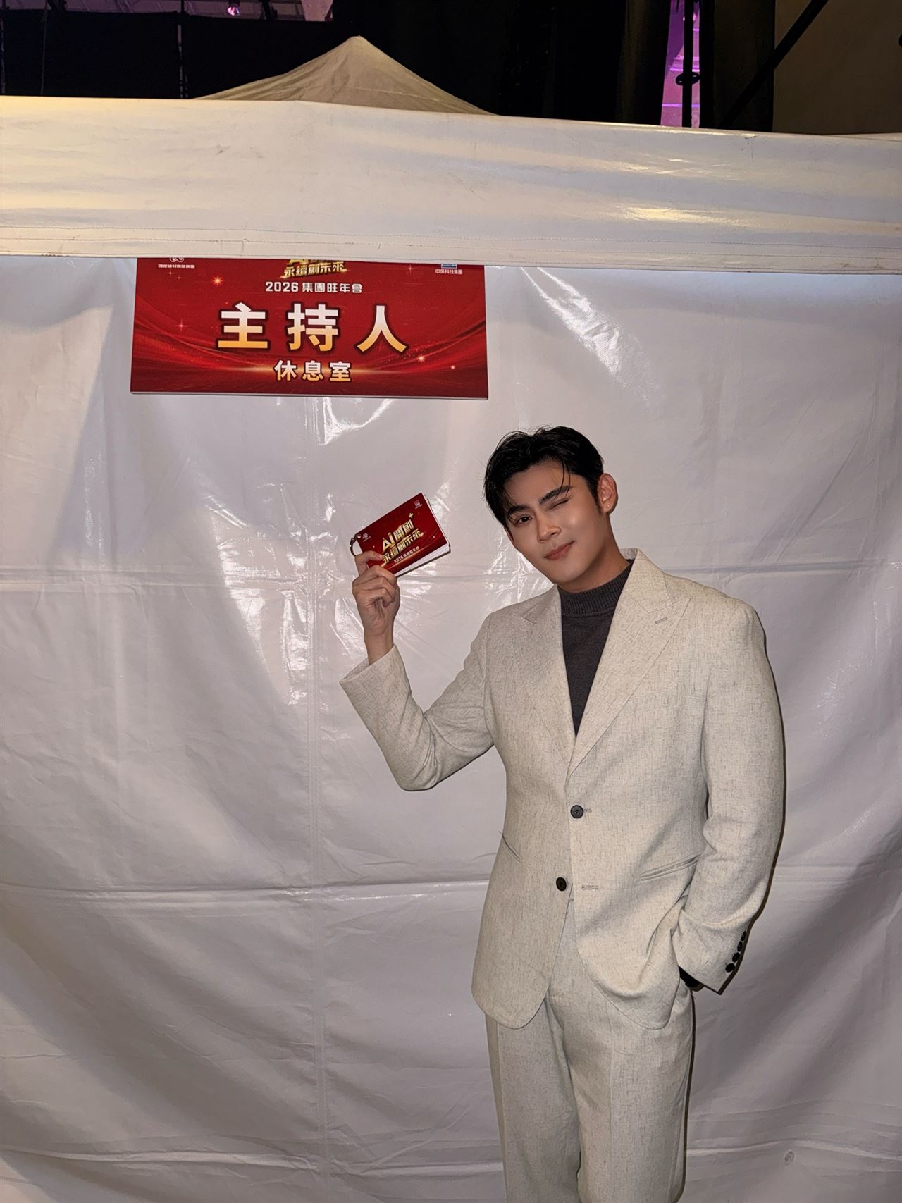 獨家／陳奕每年必拜石碇財神廟！幫女兒開戶存紅包「18歲有第一桶金」