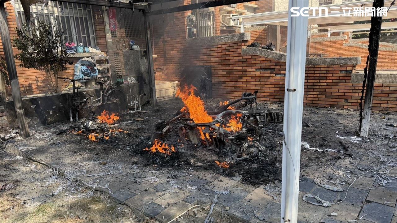 一牆之隔！高雄第二監獄旁…露天車棚「擺1物」爆炸：燒剩骨架