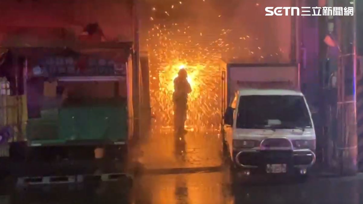 快訊／初二驚魂！高雄茶葉工廠火災…老闆攜老婆「跳樓逃生」保住一命