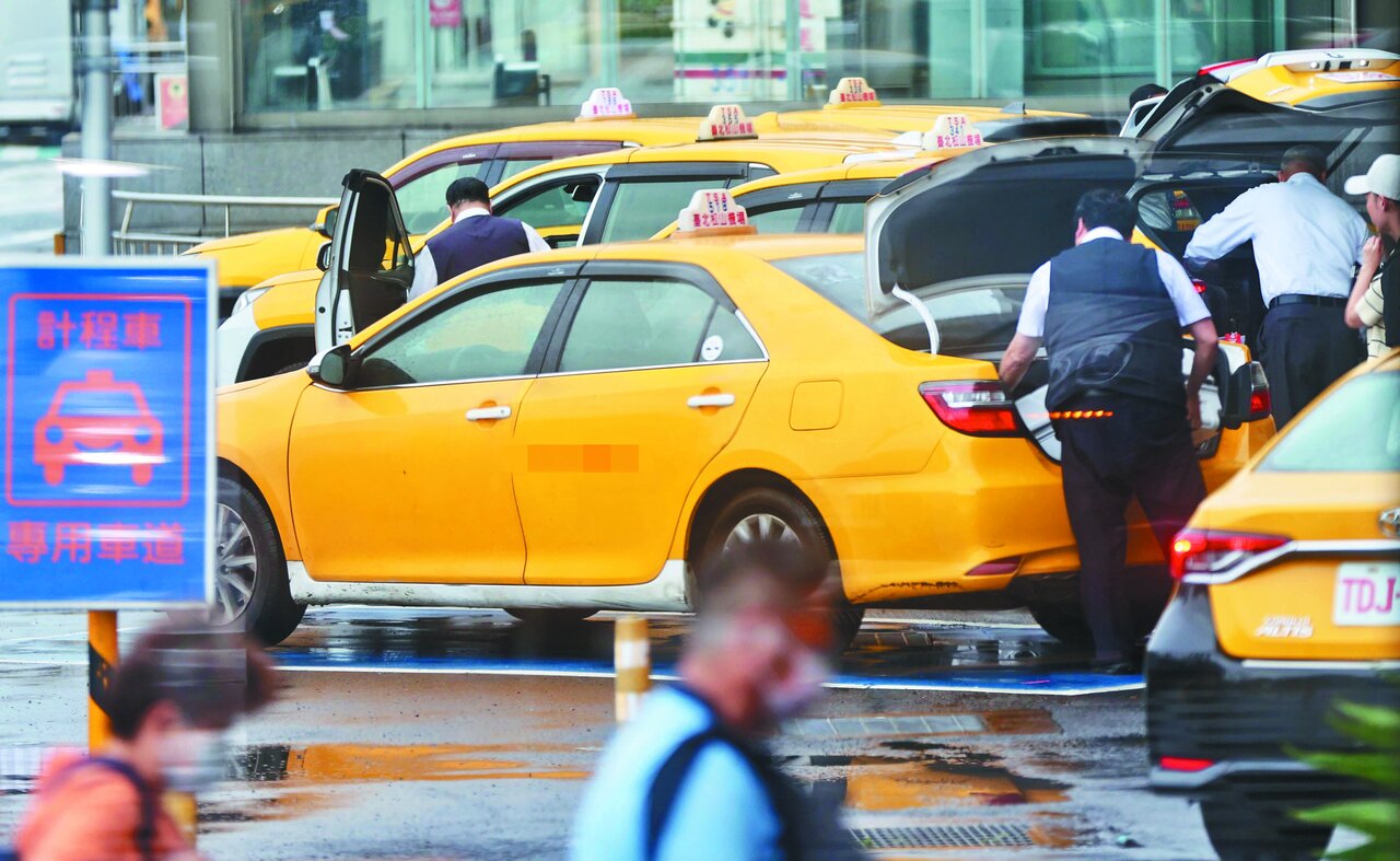 一張喊到35萬元！計程車行高價炒車牌亂象 交部修法要管