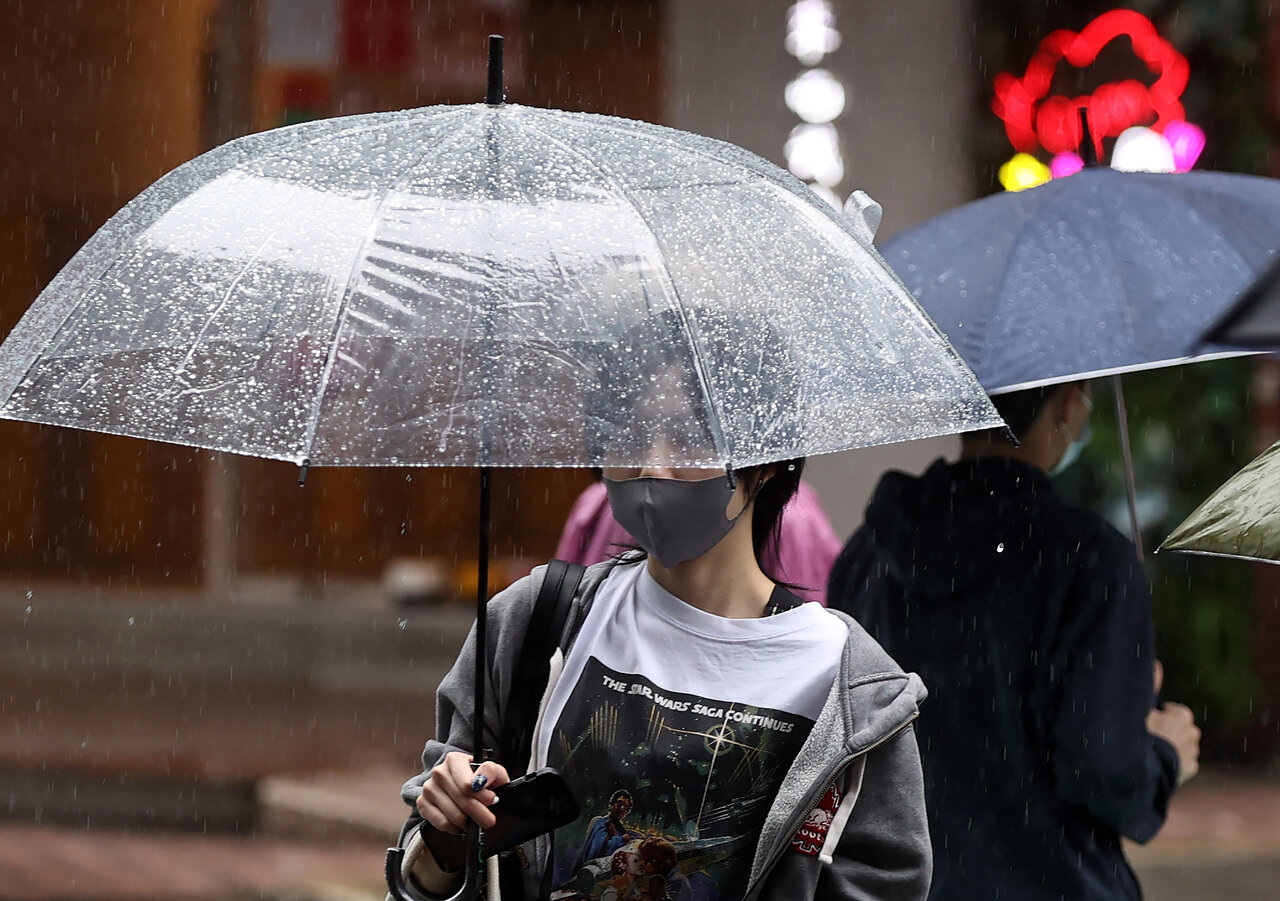 把握明天好天氣！「最強春雨鋒面來襲」北東防雷雨 清明連假雨中掃墓
