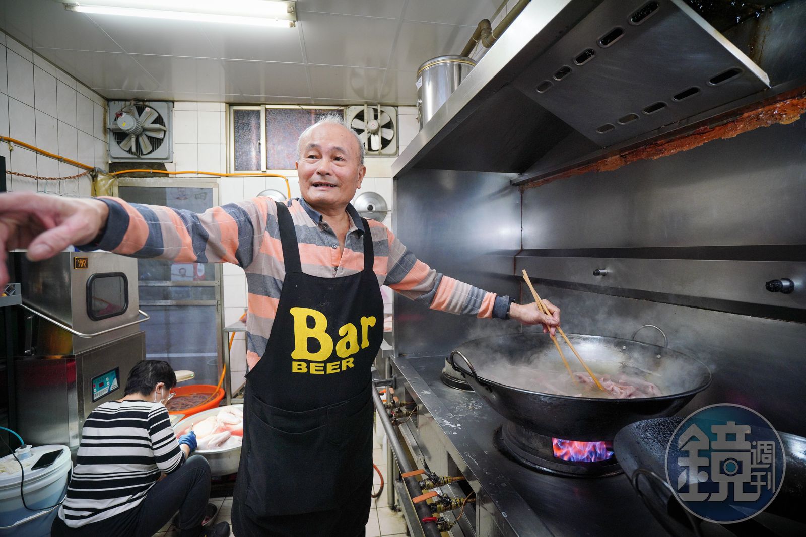 最硬派薑母鴨2／怕在老家種田娶不到妻他北漂創業　把薑母鴨三字寫上招牌