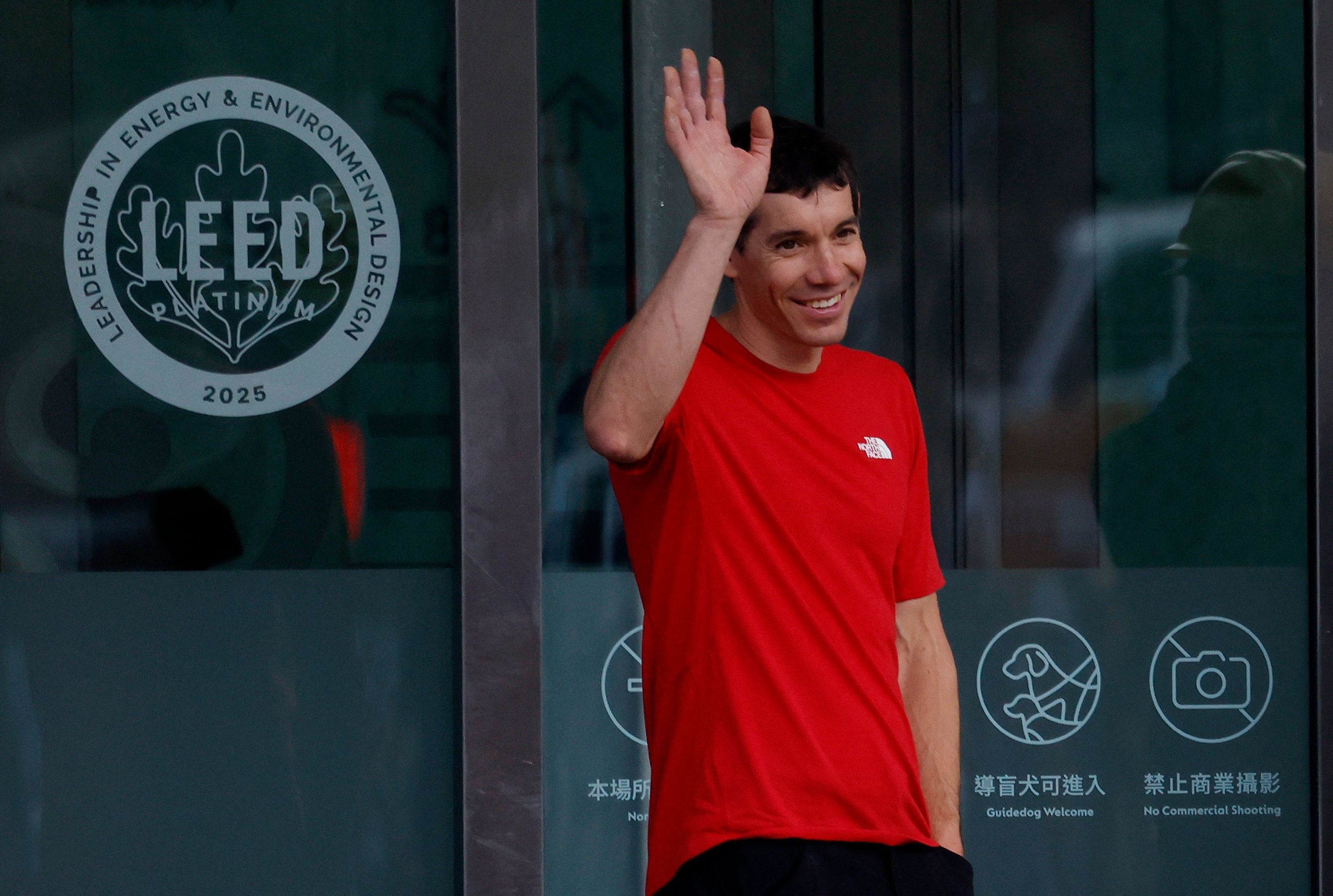 霍諾德曝登台北101壓力　被問小孩攀登...他「不敢罵」女兒爬冰箱