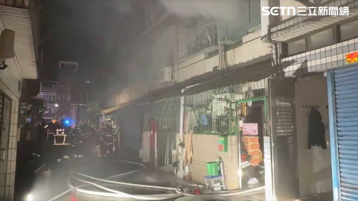 快訊／高雄凌晨奪命惡火…住戶悲喊：屋內還有人！3樓發現一具男性遺體