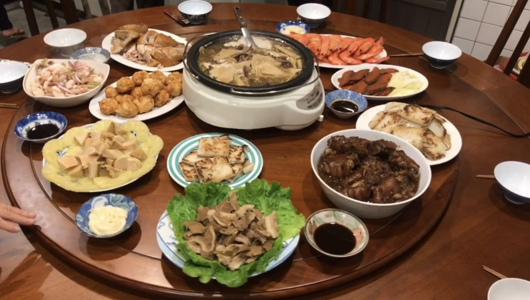 年夜飯熱量「一桌菜破萬卡」！這道菜飆4千卡　營養師曝4招不發胖