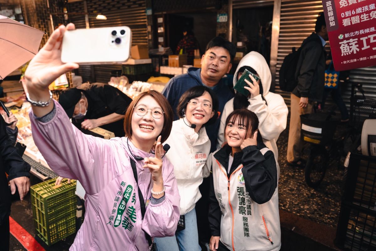 蘇巧慧與蔡美華市場拜票　新北隊合擊拚...
