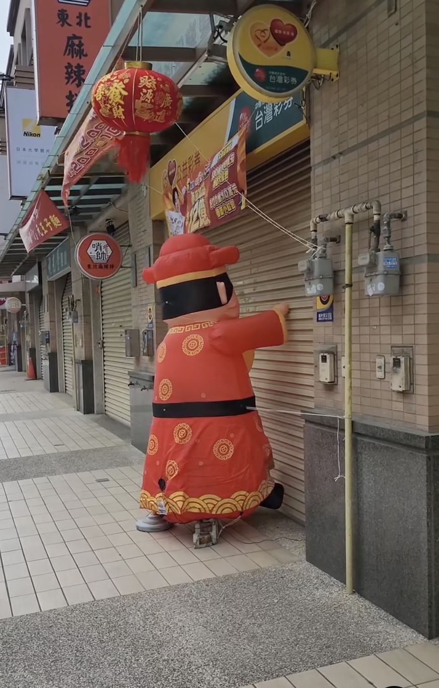 獨家／竹市財神爺猛敲門暴紅！彩券行開出「百萬大紅包」業者笑：有顯靈