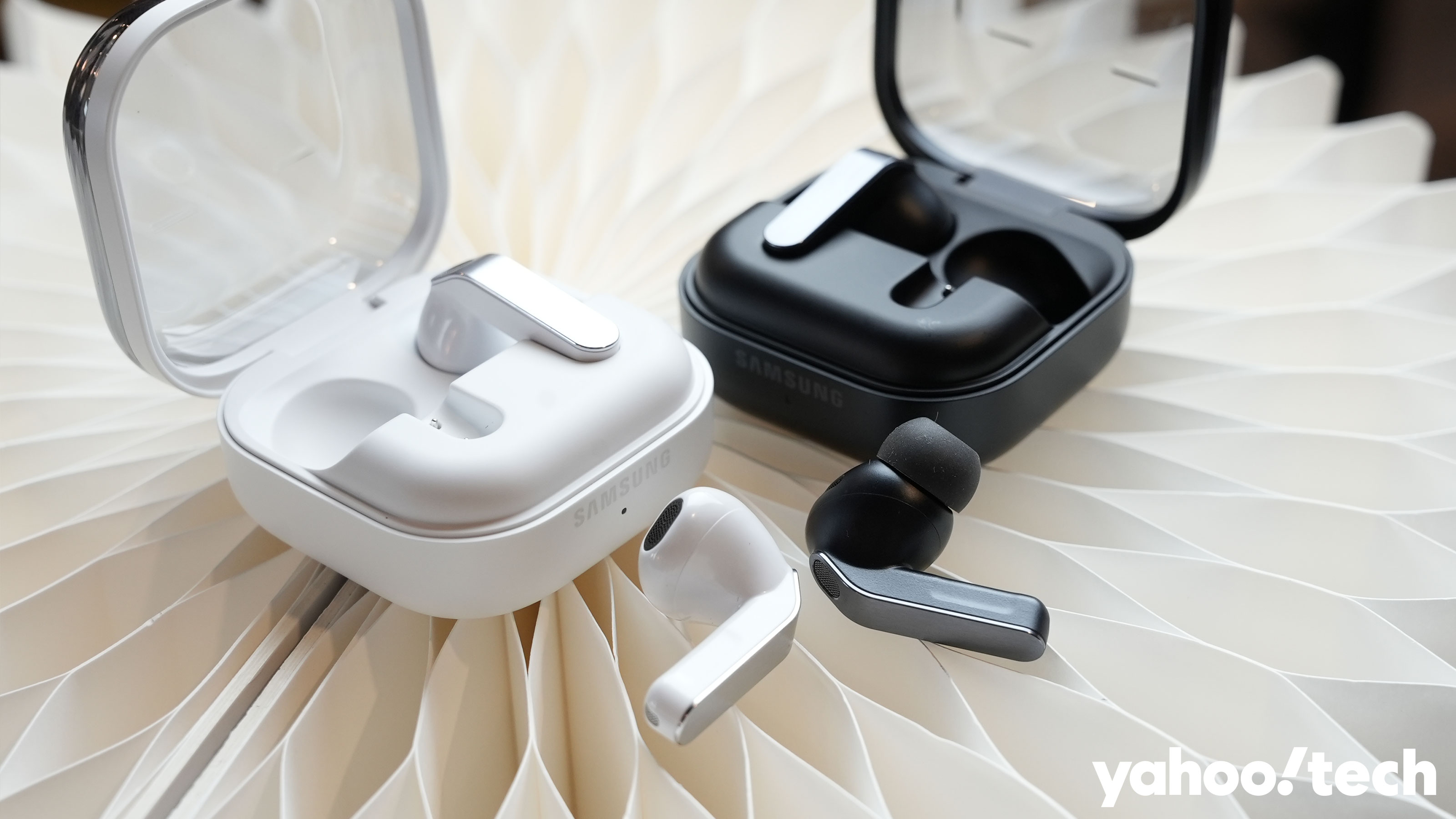 Samsung Galaxy Buds 4、4 Pro 耳機登場：超寬低音單元、語音召喚 Perplexity、點頭接電話、藍牙 6.1