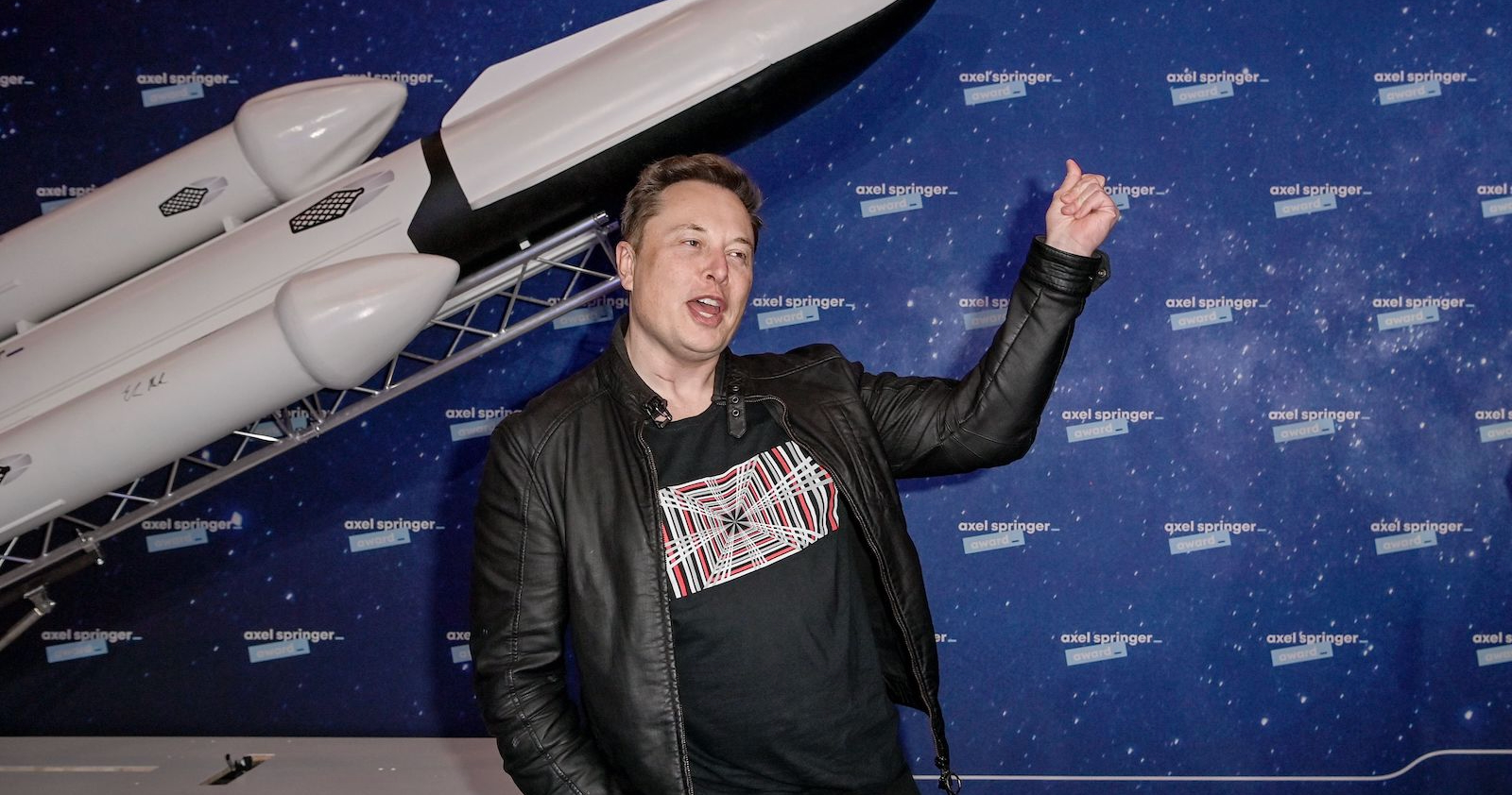 馬斯克突轉向：SpaceX「優先建月球城市」少於 10 年見雛形？火星城仍做但要 5 至 7 年後才開始推進