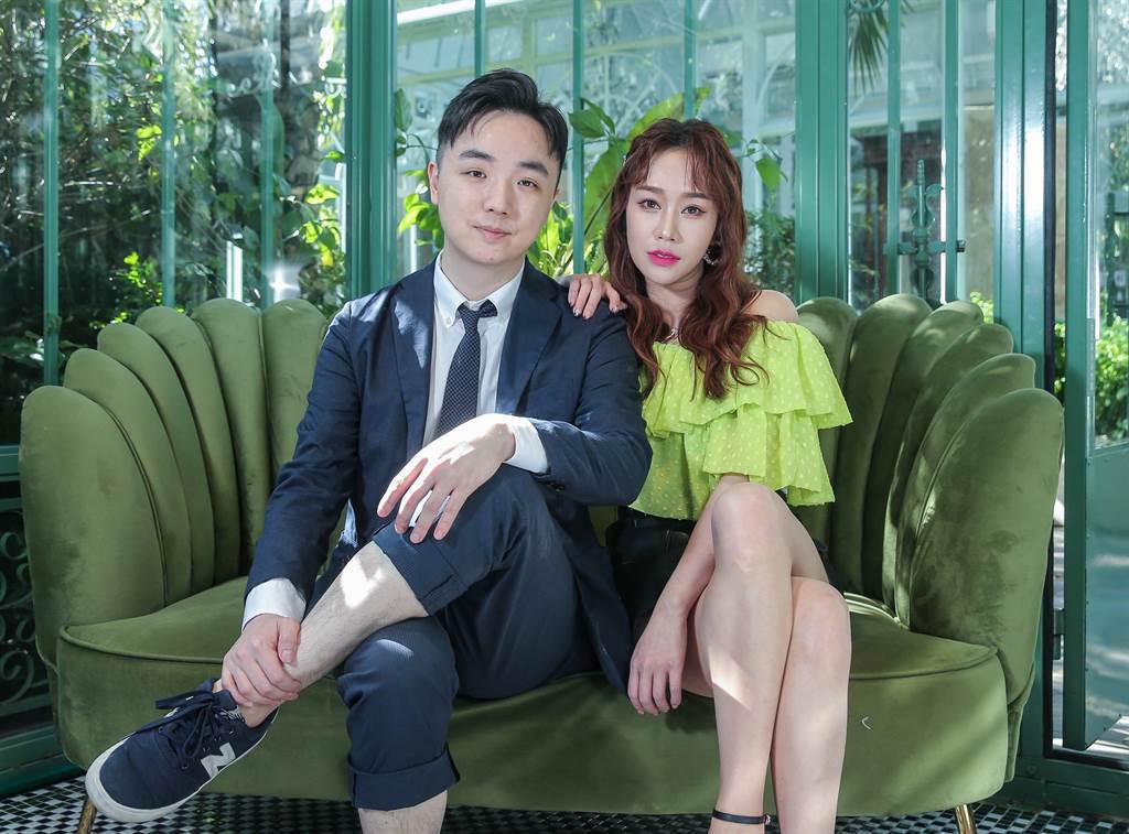 「最美空姐」小年夜黑底白字宣布離婚 斷開6年名廚尪