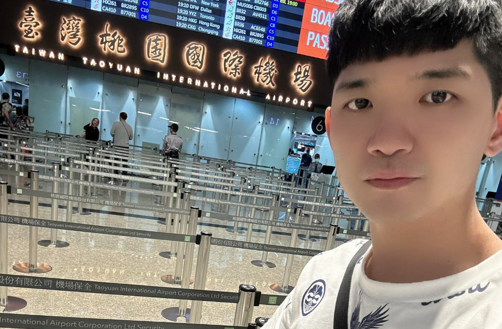 晚安小雞才出獄返台！又曬機場照宣布「異國探險」 網憂安全狂叮嚀