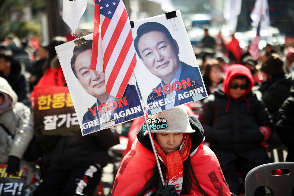 尹錫悅被判無期徒刑 網酸爆挺戒嚴文：民進黨小編找到沒