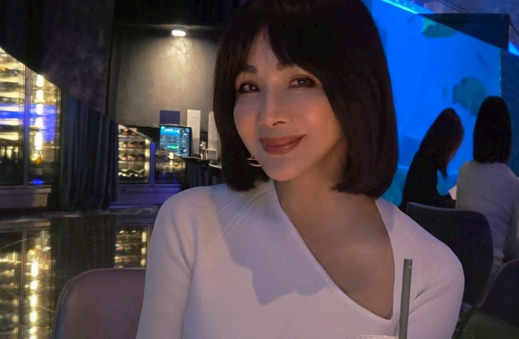 杜拜海灘正妹竟是陳美鳳！「全台最美歐巴桑」69歲照樣穿超辣