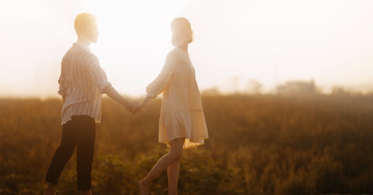 男女穿「最強情侶裝」 目擊者狂叫：一定很幸福