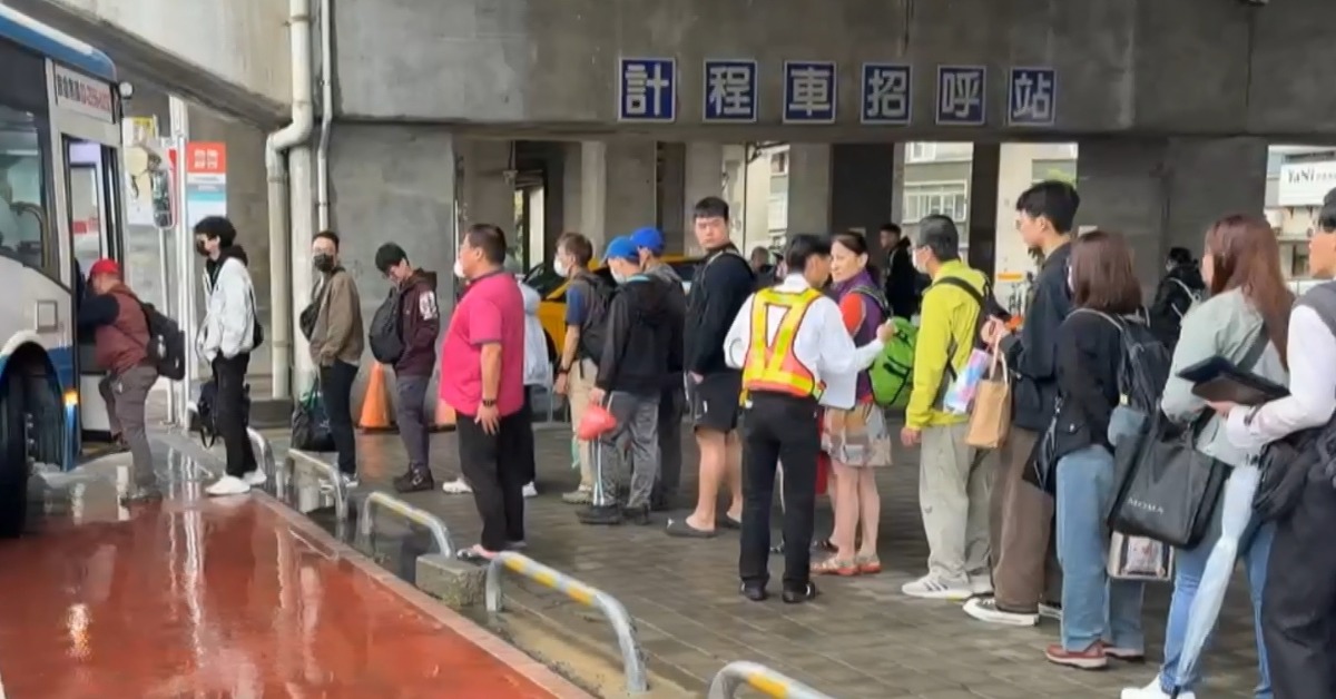 台鐵苗栗段一度「路基流失」中斷 改公路接駁