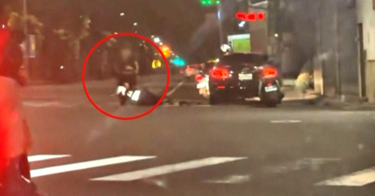 男藏毒拒捕徒手和2警扭打 終遭壓制在地