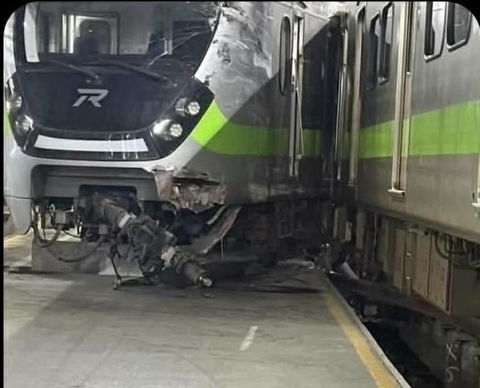 影/台鐵七堵調車場「列車相撞、7節車...